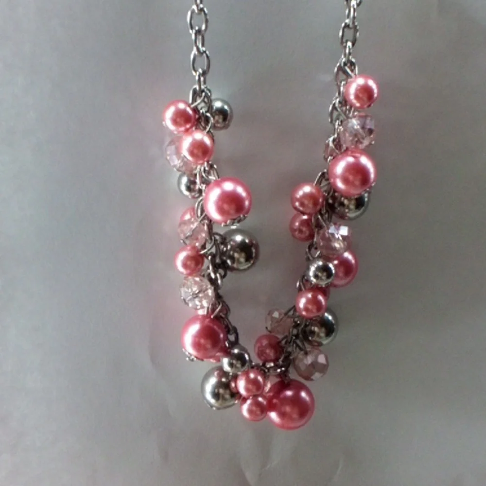 Women's Elegant Pink and Silver Beaded Necklace! - Picture 4 of 5